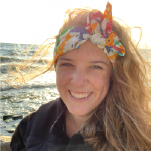 Paisley Worthington smiling in front of the beach