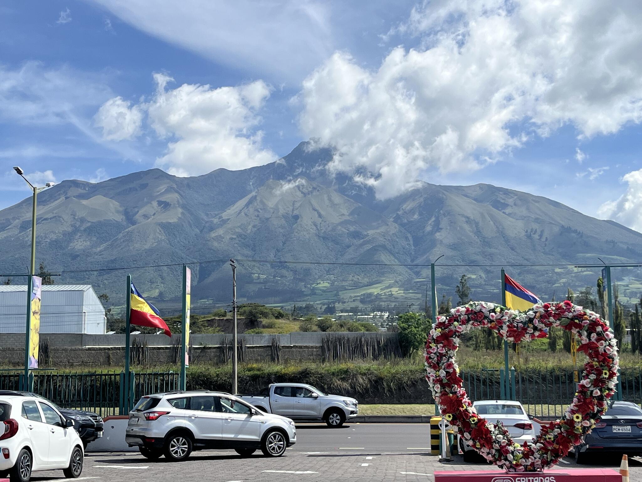 Volcano Imbabura in front of Fritadas Amazonas
